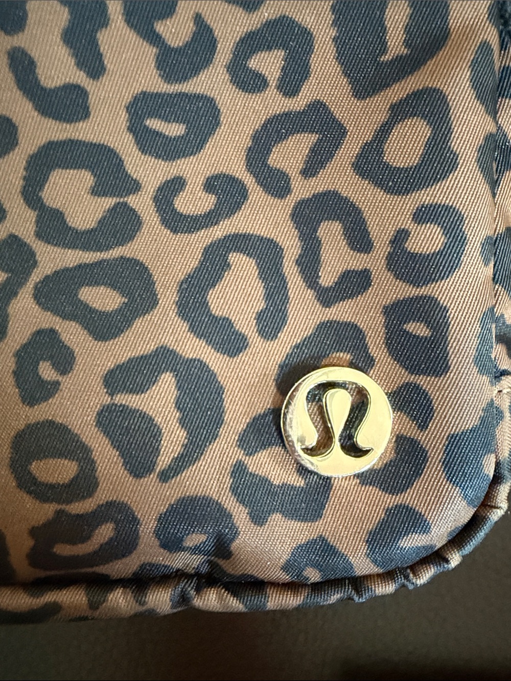 Lululemon Leopard Print Crossbody Bag 2L with Coin Pouch and Strap - Brown - Picture 5 of 9